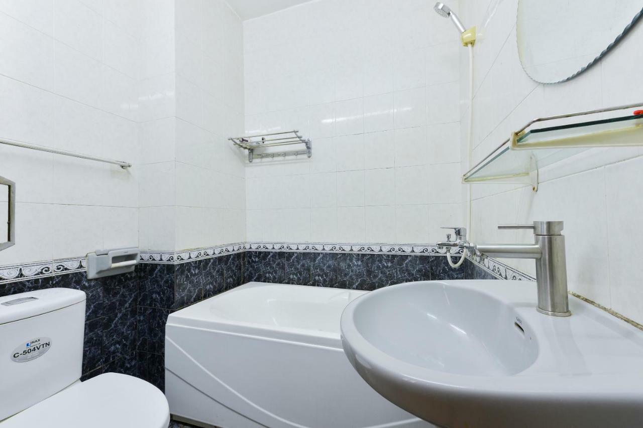 Oyo 216 Alisa Hotel Hanoi Bagian luar foto
